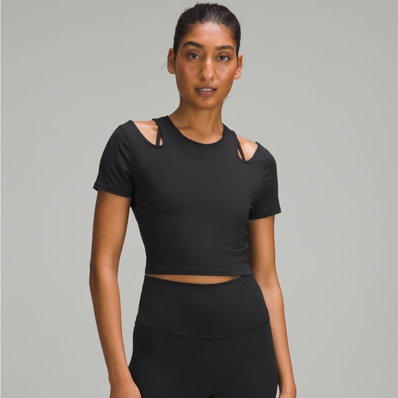 Shoulder Cut-Out Yoga T-Shirt In Black - Picture 9 of 9